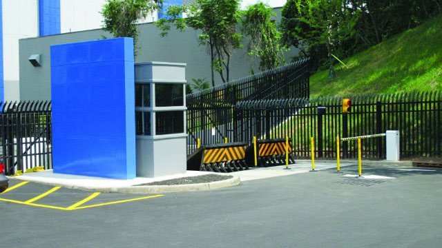 Convergint-Data-Center-Gates_Fence_Guard_Shack_1_Edited Convergint data center front gate security header image